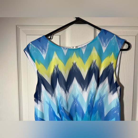 Dress Barn Blue Zig Zag Dress Size 8 Colorful Sleeveless Lined Chiffon Style - Picture 3 of 13